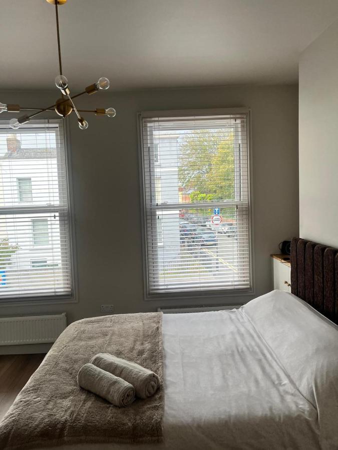 The Curious Apartment, Cheltenham Kültér fotó