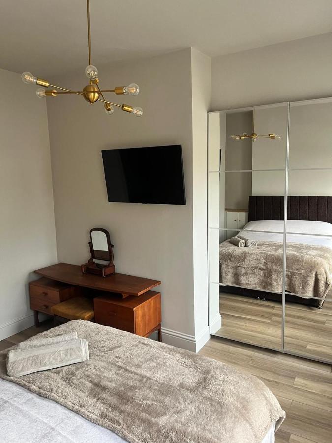 The Curious Apartment, Cheltenham Kültér fotó
